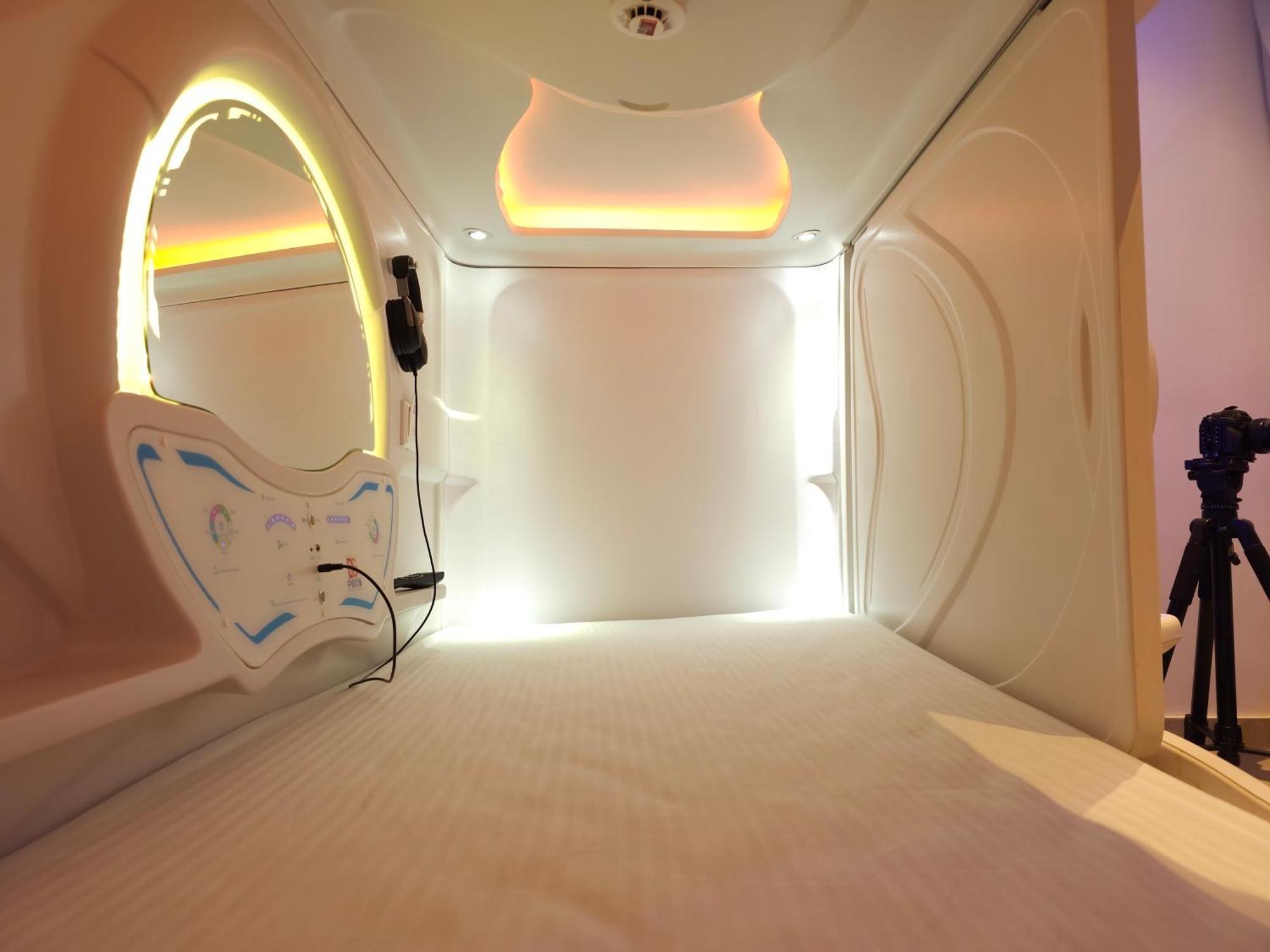 Dg Pods Capsule hotel